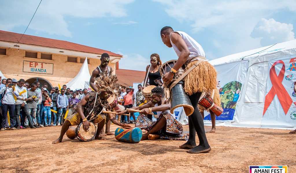 Prestation d'un groupe de musique traditionnelle ph. tiers