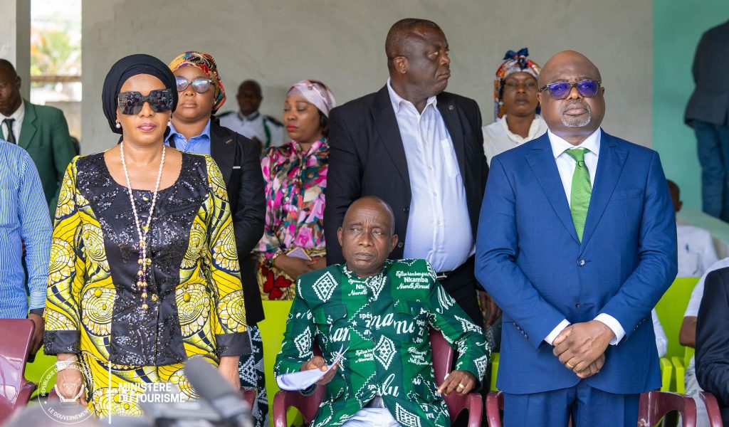 Ministre de la culture, arts et patrimoine et celui du tourisme ph. tiers