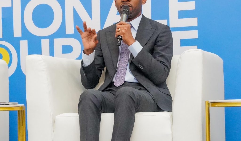 Patrick Muyaya, Min. de la Communication et médias pH. Tiers