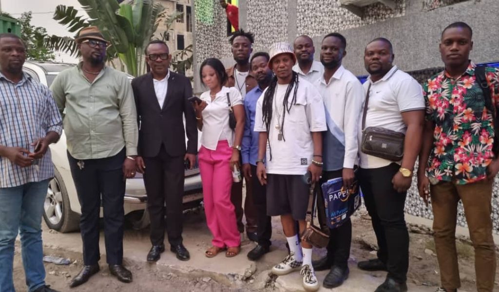 Le Coordonnateur national en veste avec le bureau provisoire Kongo Central CAC ph. tiers