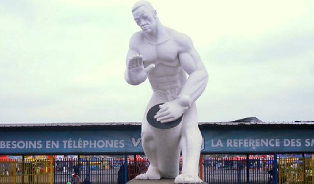 "Ekeko ya Fikin", Batteur-de-tam-tam_André-Lufwa_jpg1