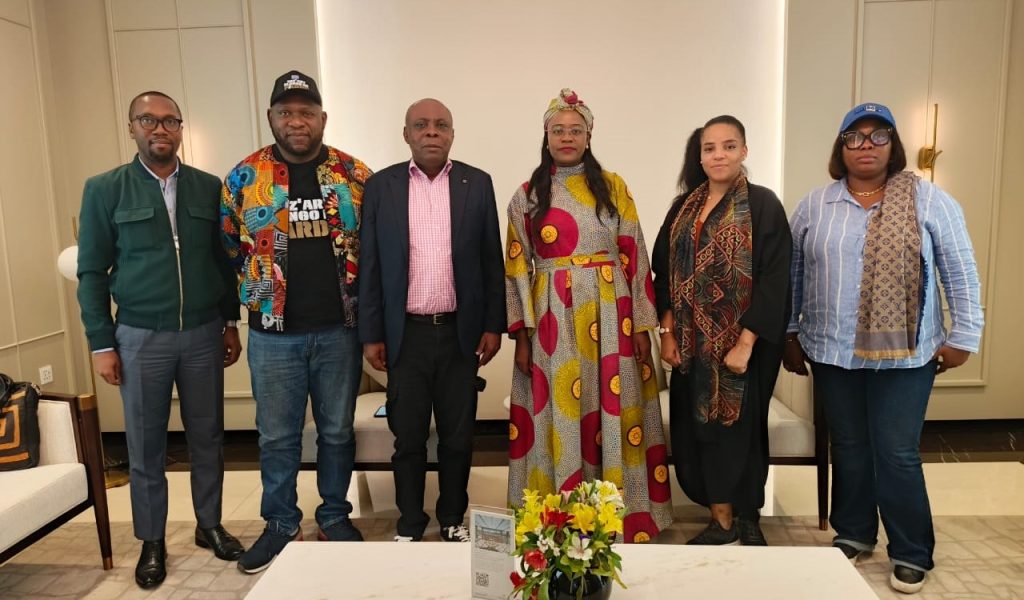 Le Chef de la délégation congolaise au milieu en veste, Dircaba Theodore Ngazi ph. tiers